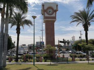 Reloj de Ciudad Obregón en la plaza Álvaro Obregón